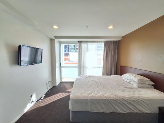 One-Bedroom Apartment in the Prestigious Quadrant - Photo 1