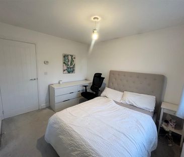 Hewer Close, Doncaster, New Rossington - Photo 4