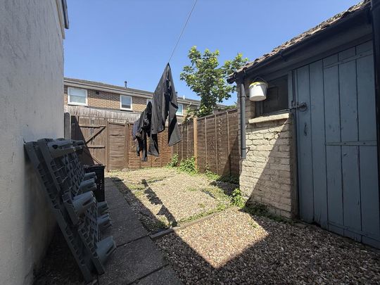 2 bedroom terraced house to rent - Photo 1