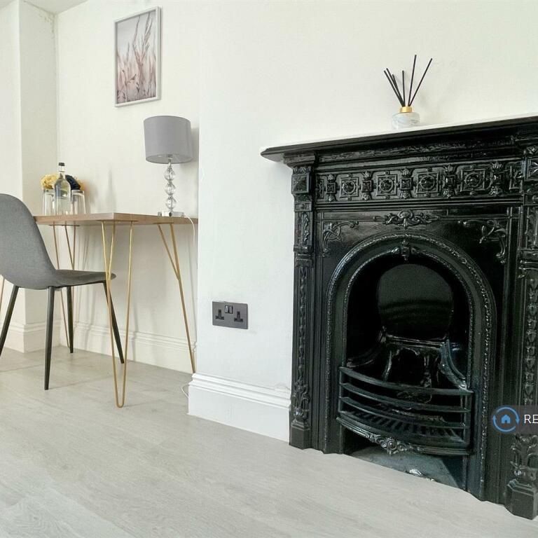 2 bedroom detached house to rent - Photo 1