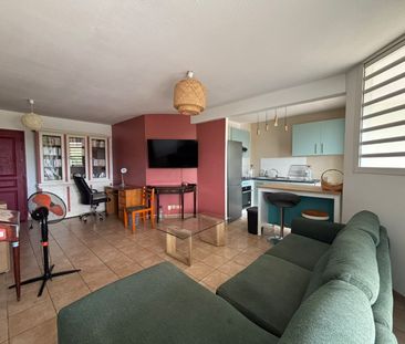 Location Appartement 2 pièces 44m² LES ABYMES 97139 - Photo 1