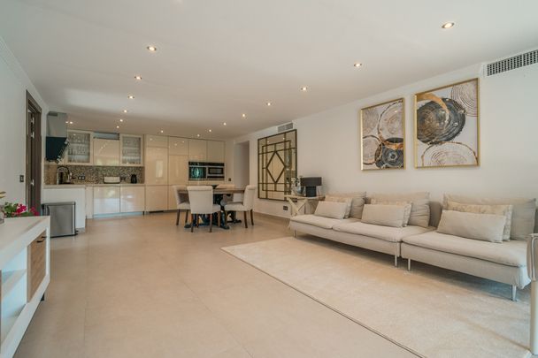 Detached Villa · San Pedro de Alcántara - Photo 1