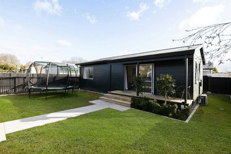 Modern two bedroom - Photo 5