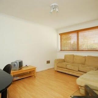 3 Bed Flat, St Mary-Le-Park Court, SW11 - Photo 1
