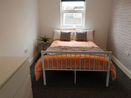 6 bedroom terraced house to rent - Photo 3