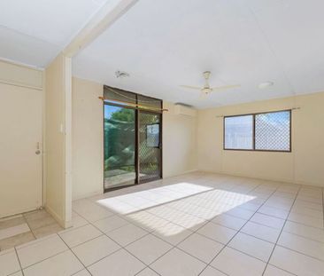 Freshly Painted Family Home in a Quiet Court - Ready to Move In! - Photo 2