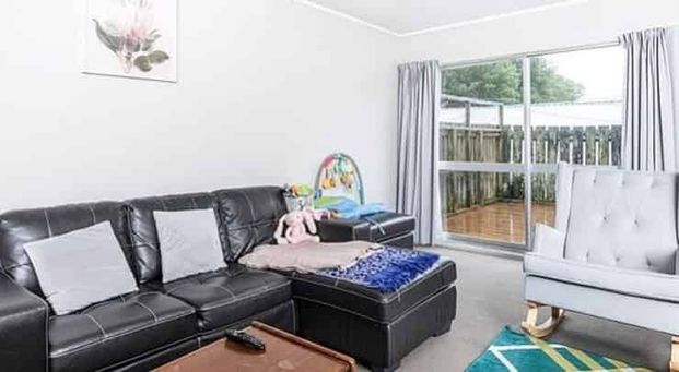 Sunny Two-Bedrooms on the flat Newlands Road - Photo 1