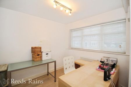 4 bedroom terraced house to rent - Photo 3