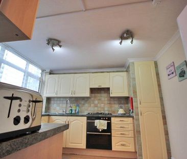 4 bedroom maisonette to rent - Photo 4