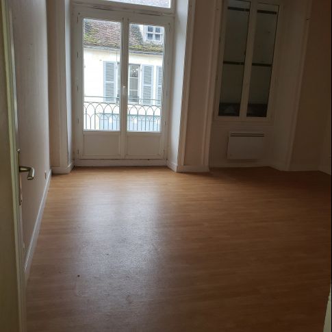 Location Appartement 3 pièces 73 m² Bélâbre - Photo 1