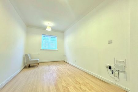 London Road, Camberley, Surrey, GU15 - Photo 4