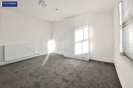 2 bedroom Flat To Let - Photo 2