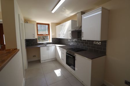 3 Bedroom - Photo 4