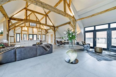 Stunning barn conversion new in February 2025 - Photo 5