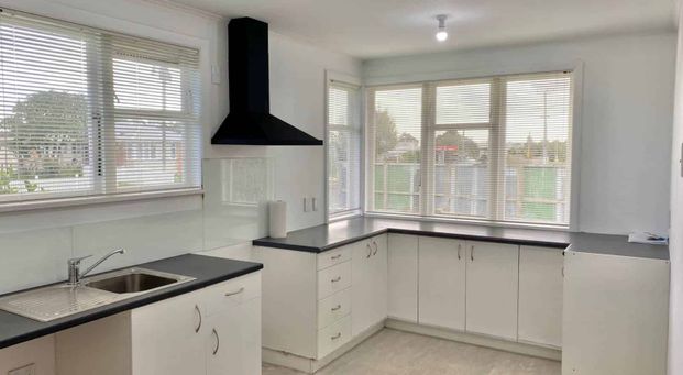 Prime Location 2-3 Bedroom - Photo 1