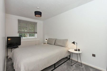 3 bedroom end of terrace house to rent - Photo 4