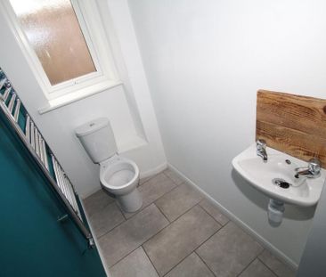 2 bedroom semi-detached house to rent - Photo 5
