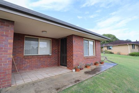 NEAT AND TIDY SINGLE LEVEL UNIT - Photo 4
