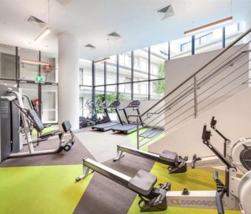 Modern One Bedroom With Spectacular Views - Photo 5