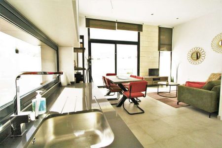 Luxury Villa for rent in Pilar de la Horadada, Valencia - Photo 4