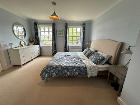 6 bedroom detached house to rent - Photo 4