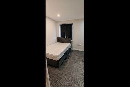 2 Bed Flat, Hyde Road, M12 - Photo 3