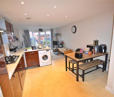 4 bedroom terraced house to rent - Photo 1