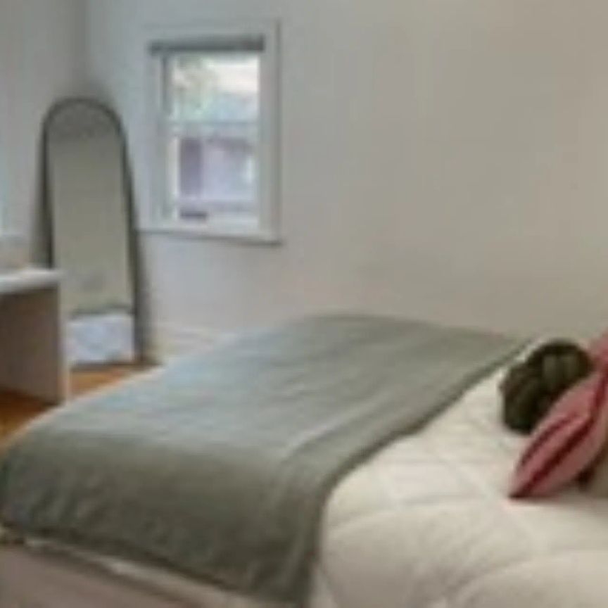 BEACHSIDE ART DECO GEM - GROUND FLOOR WITH COMMUNAL GARDEN! - Photo 1