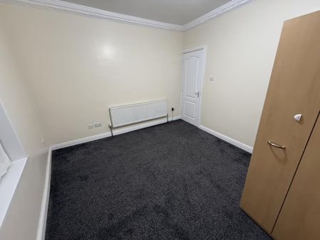 5 bedroom end of terrace house to rent - Photo 3