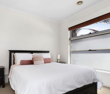 Elegant Double-Storey Townhouse Offering Modern Comfort and Low-Mai... - Photo 3