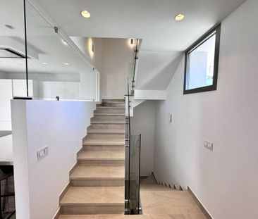 Luxury Villa for rent in Estepona, Andalusia - Photo 3