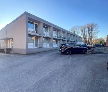 Heel ruim één slaapkamer appartement te huur dichtbij het centrum van Kortrijk met garagebox !! - Foto 6