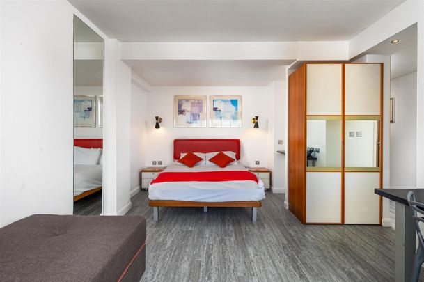 ROLAND GARDENS, SW7, London - Photo 1