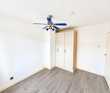 3 bedroom end of terrace house to rent - Photo 4