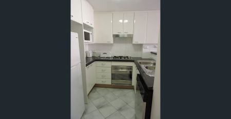 1 Bedroom apartment with Lock-up Garage $750 per week - Available 21st November - Call to make an appointment to view - Photo 3
