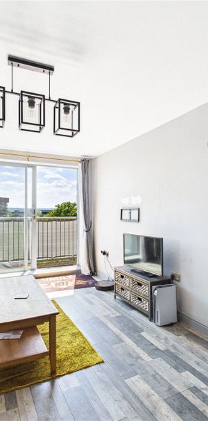 Coombe Way, Farnborough Coombe Way, Farnborough - Photo 1