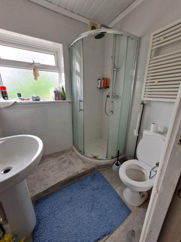 1 bedroom in a house share to rent - Photo 4