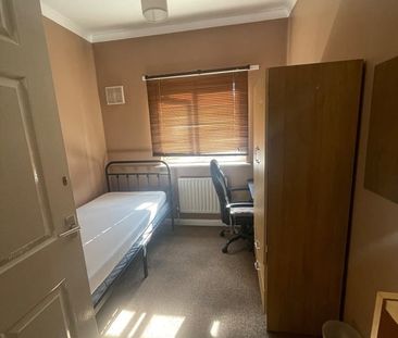 Room in a Shared House, London, E14 - Photo 1