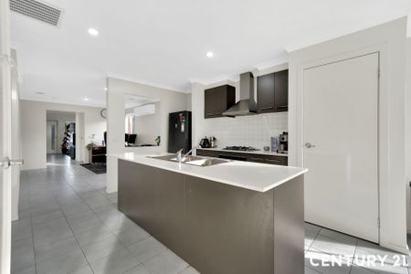 Spacious Family Home !! - Photo 3