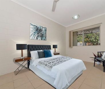 2 BEDROOM UNIT IN WEST END + PRIVATE COURTYARD! - Photo 2
