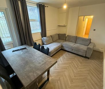 2 Bed Flat, Westwood Road, IG3 - Photo 1