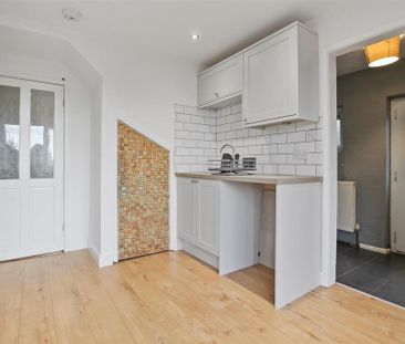 3 bedroom semi-detached house to rent - Photo 6