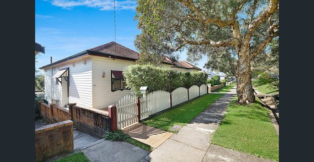 Family residence - Photo 1