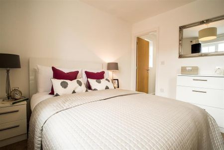 4 bedroom semi-detached house to rent - Photo 4