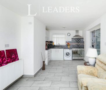 3 bedroom house to rent Clumber Avenue, Rainworth, Mansfield, NG21 - Photo 5