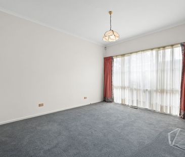 Spacious 3 Bedroom Home in Leafy Carnegie! - Photo 6
