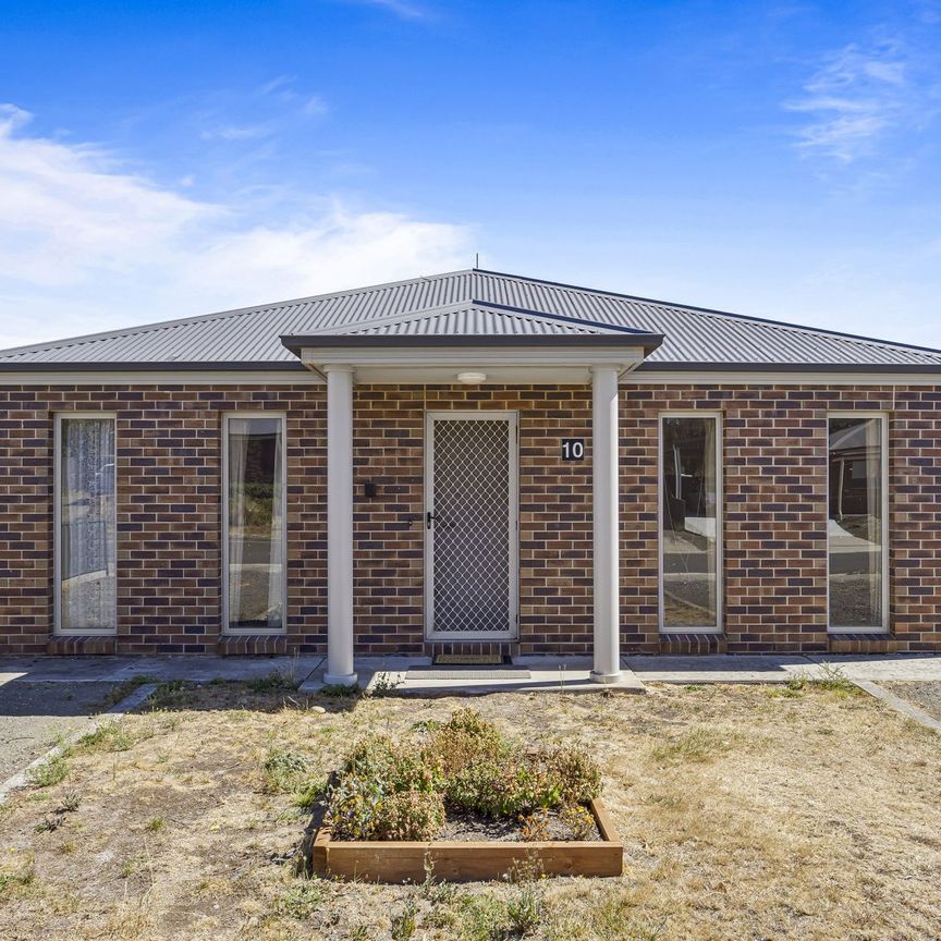 10 Jemacra Place, Mount Clear - Photo 1