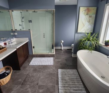 For Lease - 15 Prunella Crescent, East Gwillimbury, Ontario - Photo 2