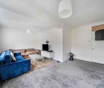 3 bedroom flat to rent - Photo 2