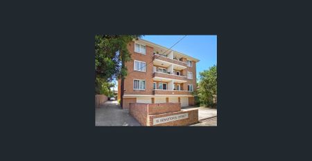 CONTEMPORARY APARTMENT IN PRIZE LOCATION WITH LOCK-UP GARAGE - Photo 4